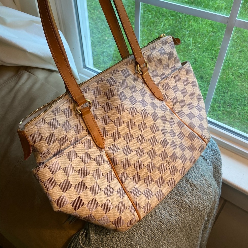 Louis Vuitton (authenticated) Damier Azur Totally MM LV tote